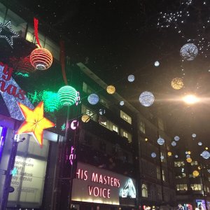 Dnes snezi aj v Londyne ⛄️❄️? #london #oxfordstreet #hmv