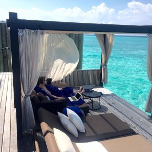 Len tak lezat na Floride,v tom sa vyznam, to mi ide ? #dovolenka #holiday #relax #velaaprivateisland #maldives
